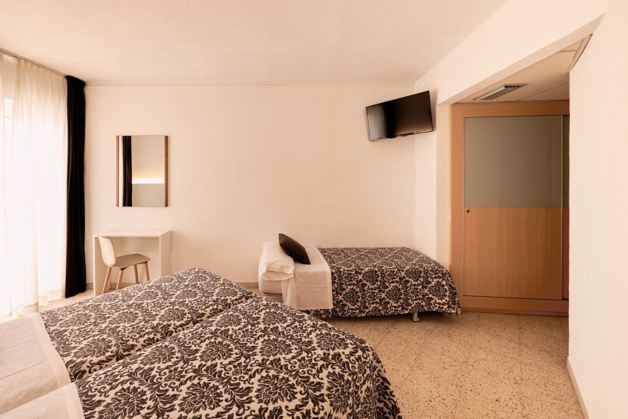 Hotel Miami Calella Bagian luar foto