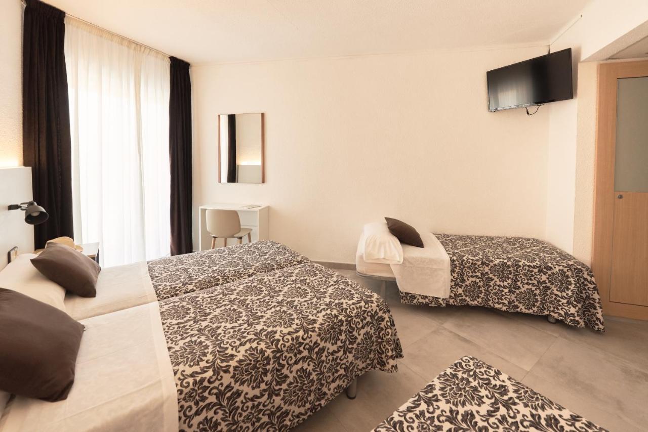 Hotel Miami Calella Bagian luar foto