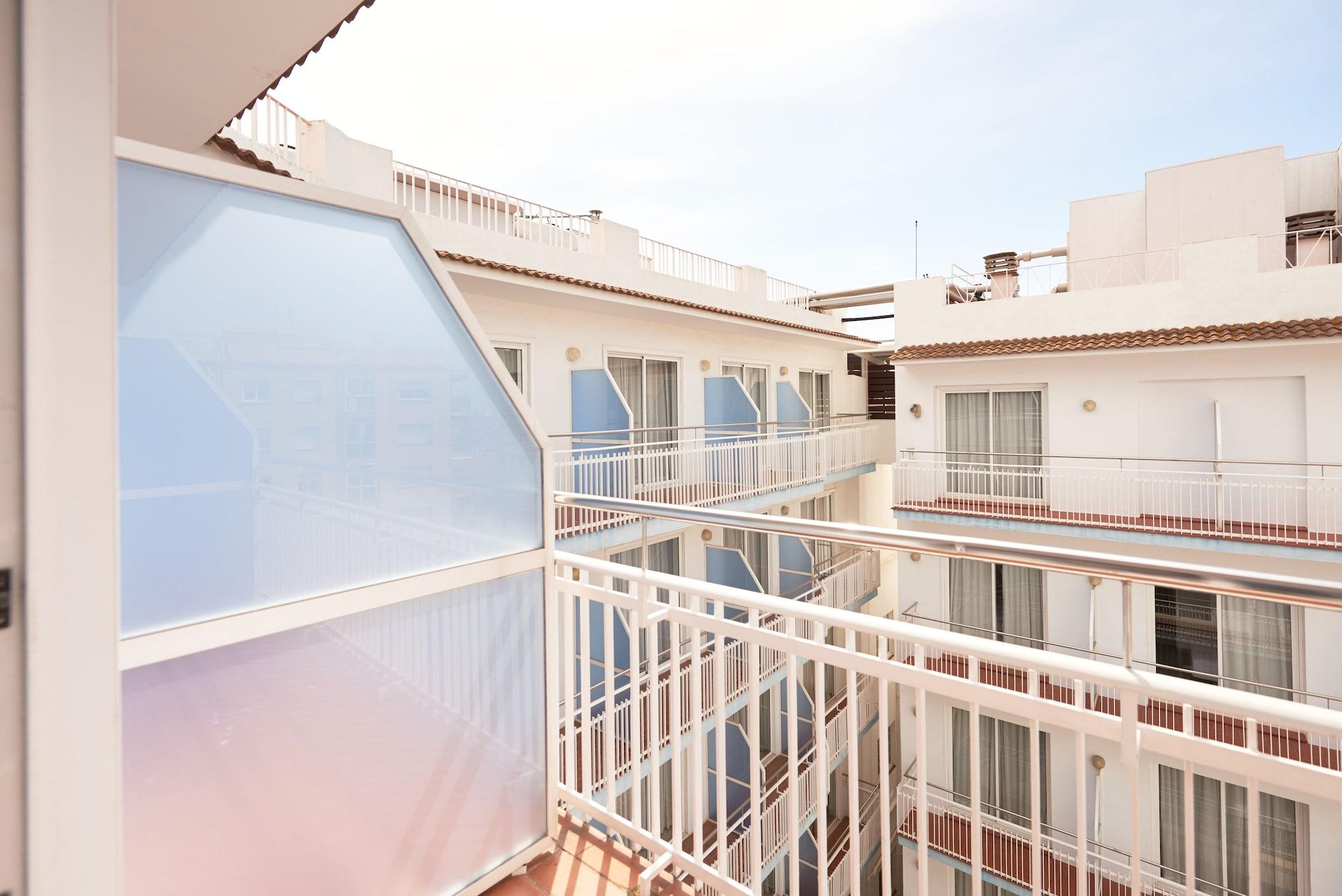 Hotel Miami Calella Bagian luar foto