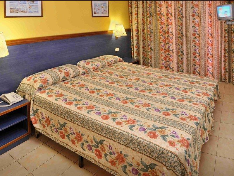 Hotel Miami Calella Bagian luar foto