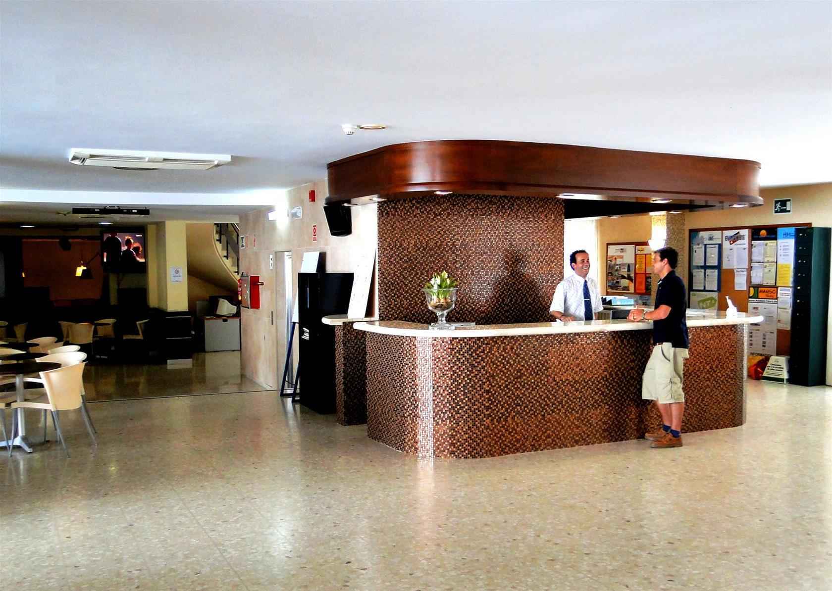 Hotel Miami Calella Bagian luar foto
