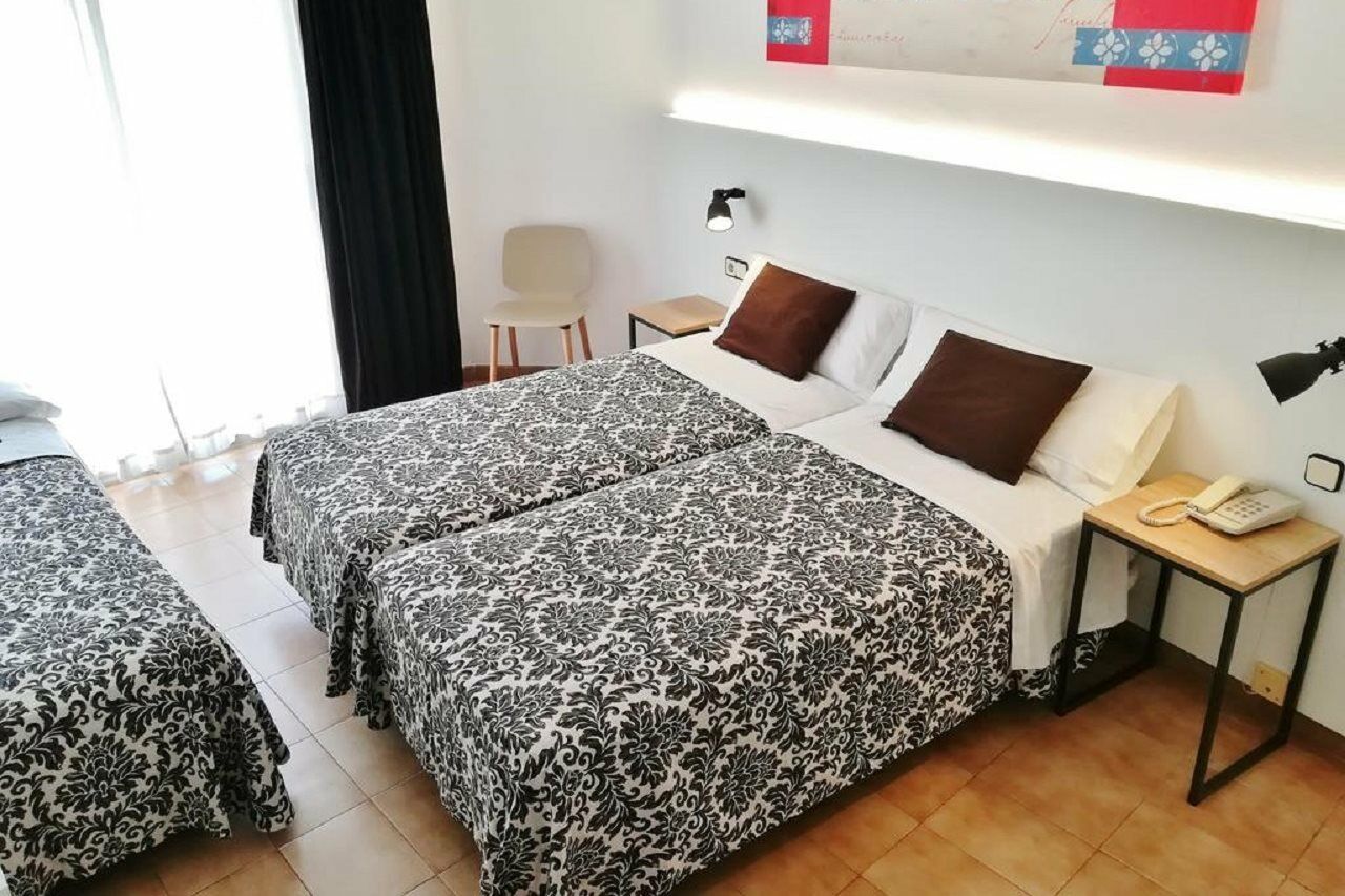 Hotel Miami Calella Bagian luar foto